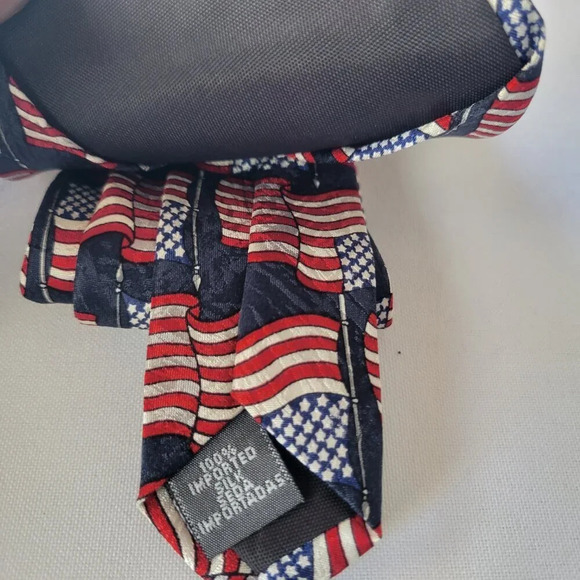 AMERICAN TRADITIONS USA Flag Men’s Silk Tie - Picture 12 of 12